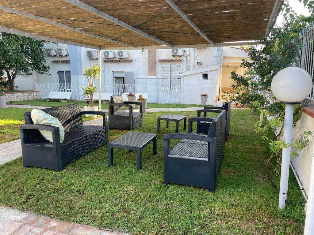 Solaris Paestum Bed & Breakfast Bagian luar foto