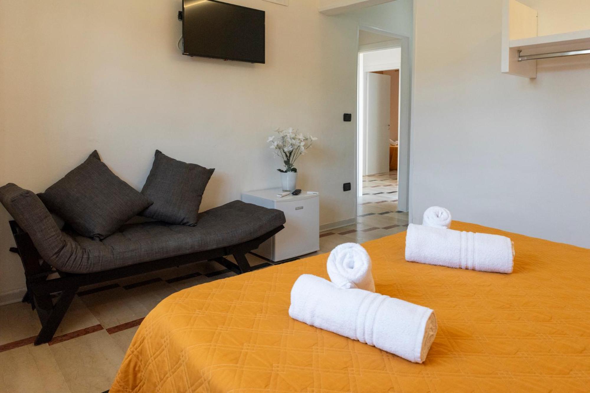 Solaris Paestum Bed & Breakfast Bagian luar foto