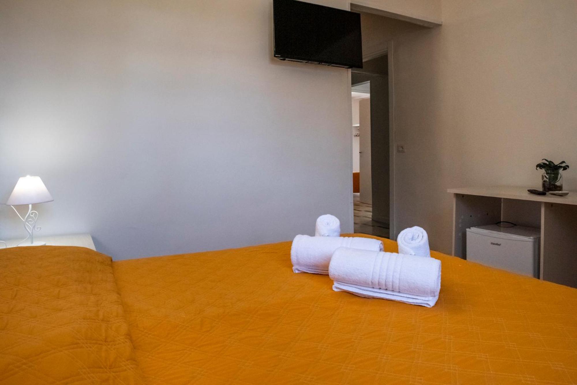 Solaris Paestum Bed & Breakfast Bagian luar foto