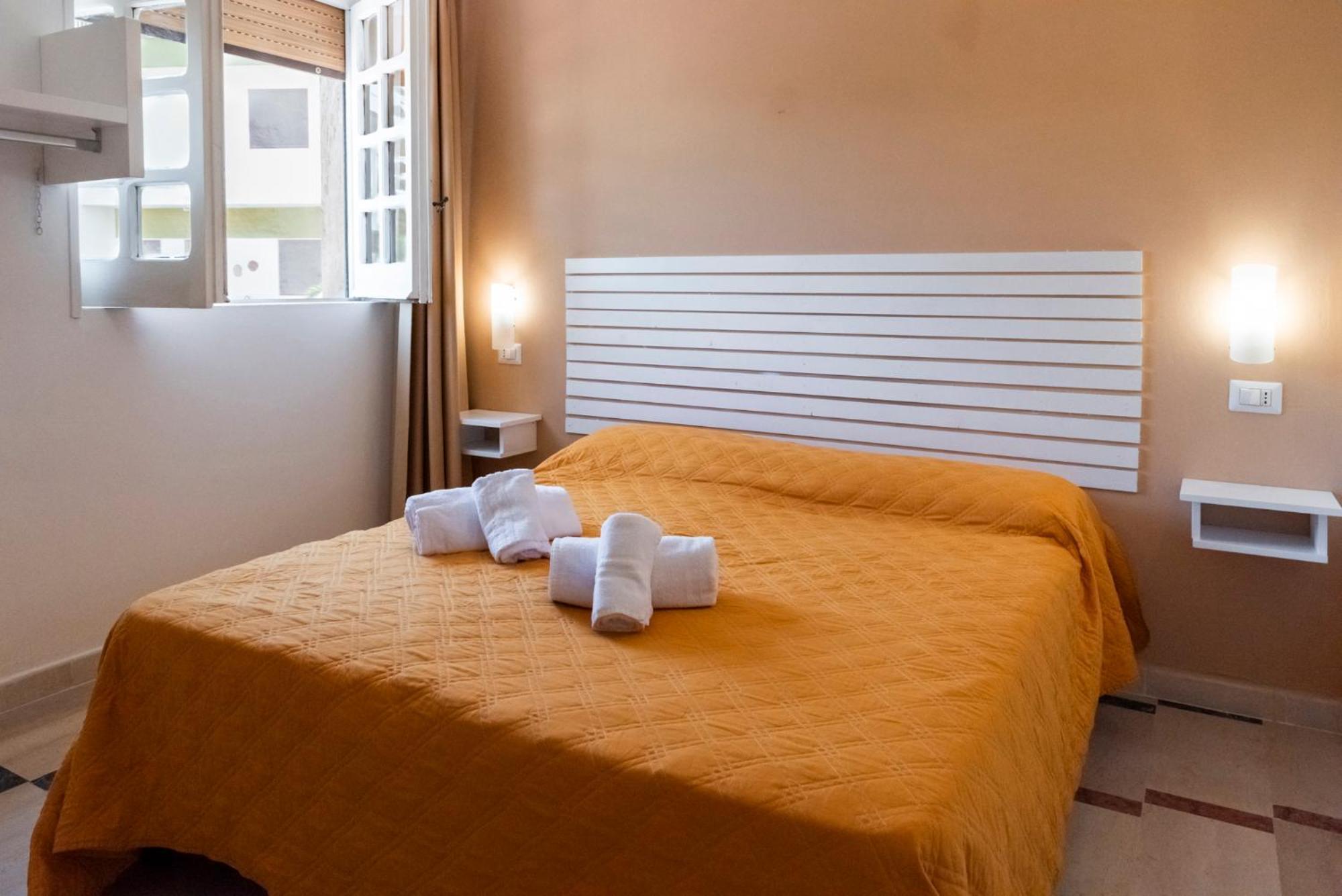 Solaris Paestum Bed & Breakfast Bagian luar foto