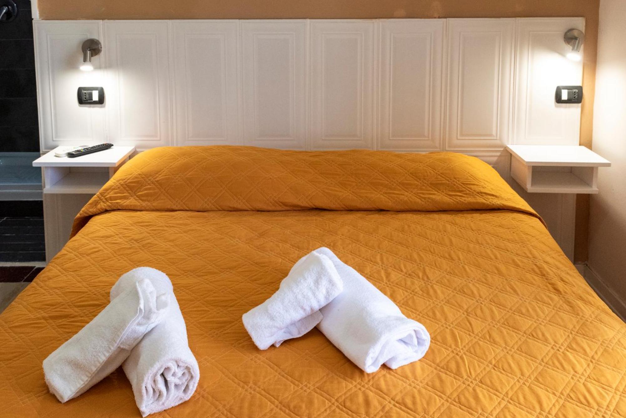 Solaris Paestum Bed & Breakfast Bagian luar foto